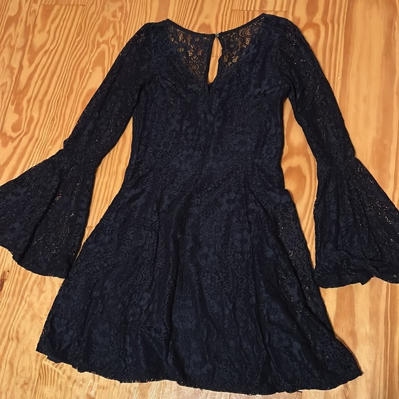 HOLLISTER Long Sleeve Blue Lace Dress - Picture 3 of 6